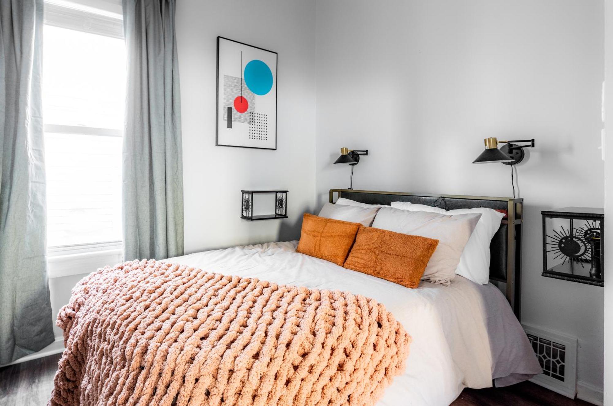 Mid-Century Modern Retreat In Little Italy Apartamento Cleveland Exterior foto